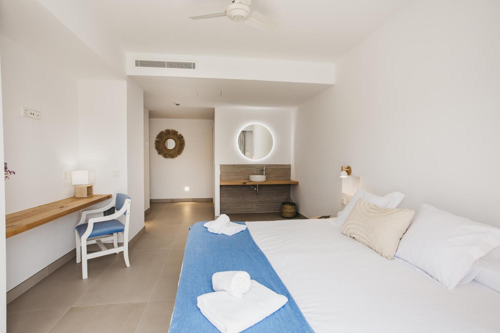 Hostal Xuroy Cala Alcaufar Zewnętrze zdjęcie