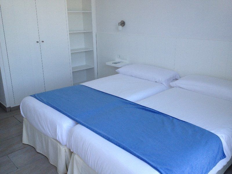 Hostal Xuroy Cala Alcaufar Zewnętrze zdjęcie