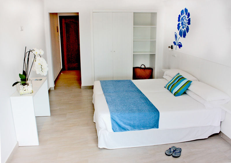 Hostal Xuroy Cala Alcaufar Zewnętrze zdjęcie